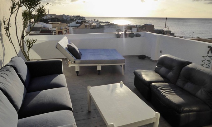 La Jaca Casa | Toda la casa Terraza en la azotea con salón, barbacoa, vistas panorámicas al mar, a 100 metros de la playa