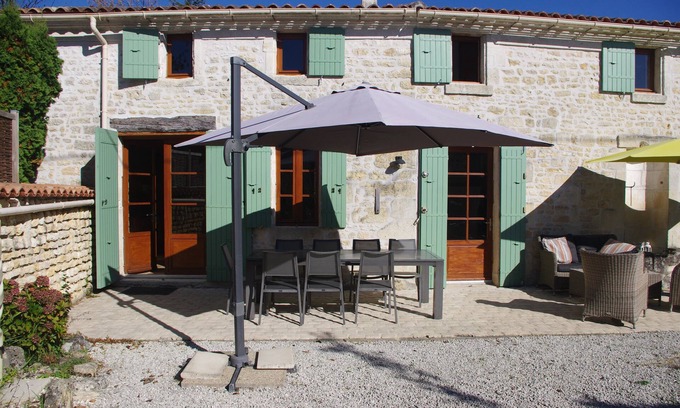 Saint-Savinien Casa | Typical Charentaise farmhouse with pool, Saint-Savinien