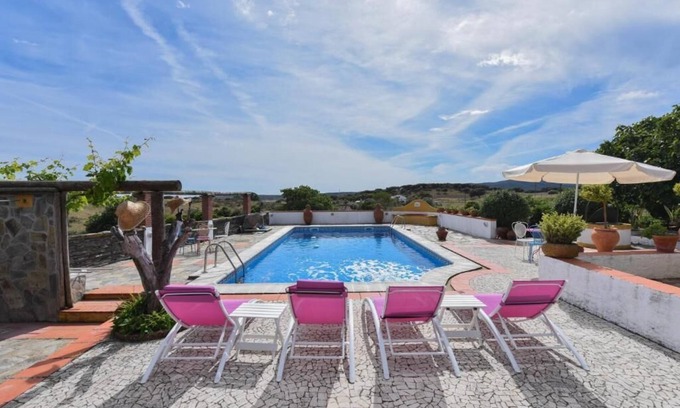 Bencatel Otro | Typical house in Vila Viçosa. W/kitchen, living room, pool, games room, barbecue