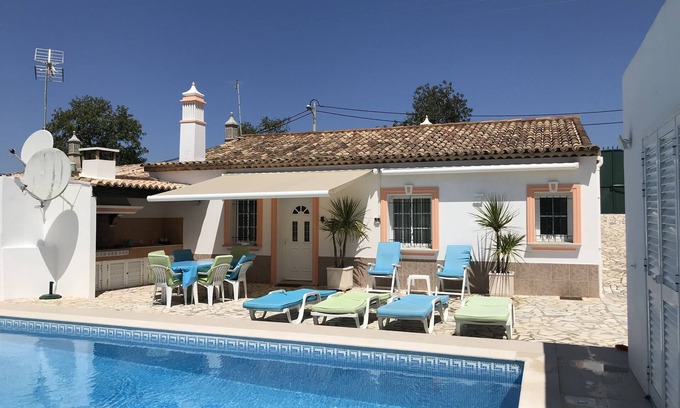 Gorjoes Casa | Casa típica con piscina privada para descansar en el auténtico Algarve - Wifi gratuito