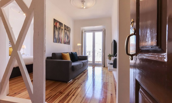 Sao Cristovao e Sao Lourenco Apartamento | Typical Mouraria by Homing