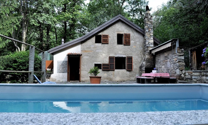 Tesserete Cabaña | Casa Típica, Romántica, Tessiner Orgánica con Piscina para su Familia y Perros