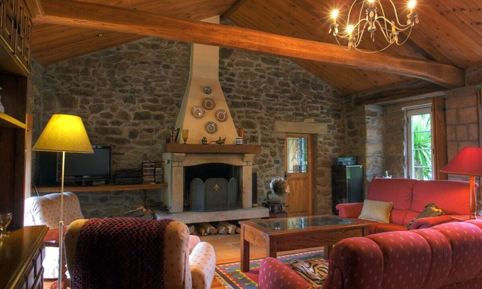 Guitiriz Cabaña | Casa rural típica de Galicia, restaurada y con espectacular finca de 16000 m