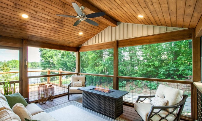 Lenoir City Cabina | Tyrrells Pass - Lake Access w/ Hot Tub & Arcade!