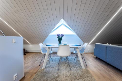 Downtown Kuopio Apartamento | Tyylikäs ja tilava kattohuoneisto ydinkeskustassa