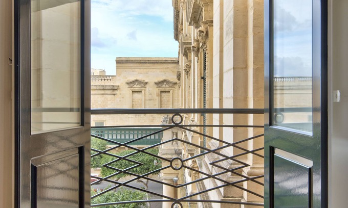 Valletta Hotel | U Collection Suites & Apartments