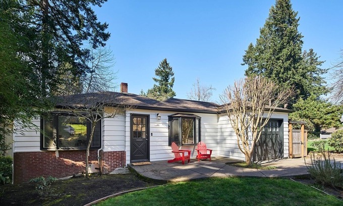 Amazon Casa | U Of O ▪️ HOT TUB ▪️ FIRE PITS ▪️ GOLF