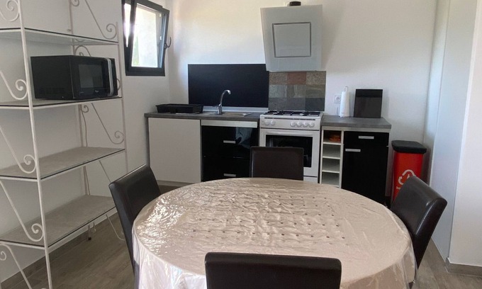 Aleria Apartamento | U PRIMU - Spacious, quiet apartment Aléria