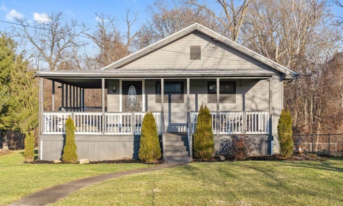 Plum Casa | U.S open Oakmont home! 4 minutes away! Walking distance!