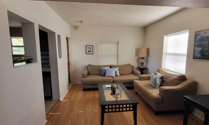 Garfield Apartamento | Lindo condominio cerca del centro de convenciones. A pie del campo Chase, restaurantes A. S.U.