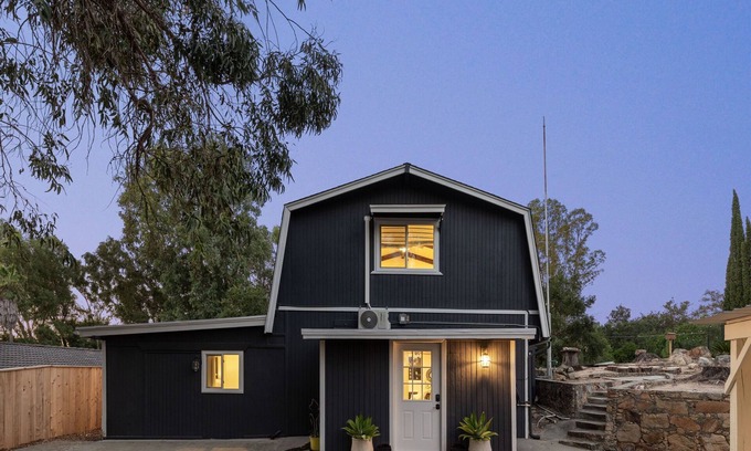 Rainbow CDP Casa | Uber to Wineries/Weddings+ PUPS! +mountain escape