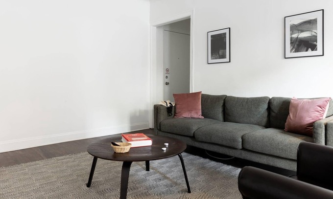 East Hyde Park Apartamento | UChicago, Shops + Eats, Lake | Gym + W&D | Zencity