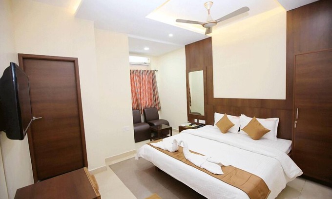 Porur Hotel | Udayam Towers Hotel Porur