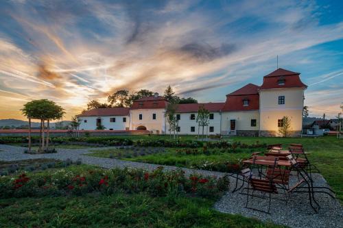 Cristuru Secuiesc Cama Y Desayuno | Ugron Castle Fiatfalva