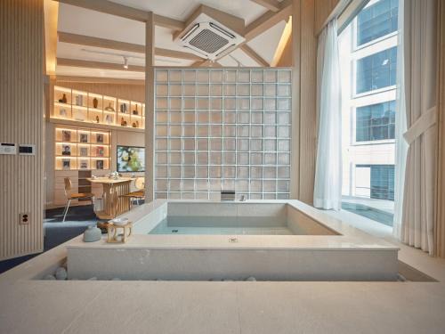 Sogong-dong Hotel | UH Suite Seoul Square