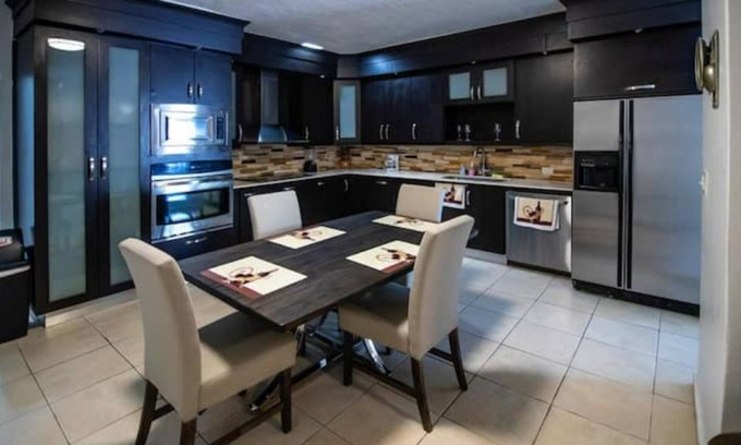Puerto Nuevo Casa | Uhappy Place House Best Location in San Juan!