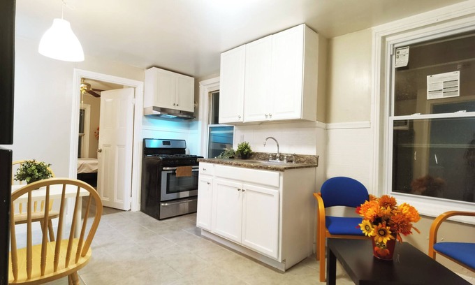 Spruce Hill Casa | UInn-At UPenn; 3A; living on the UPenn campus