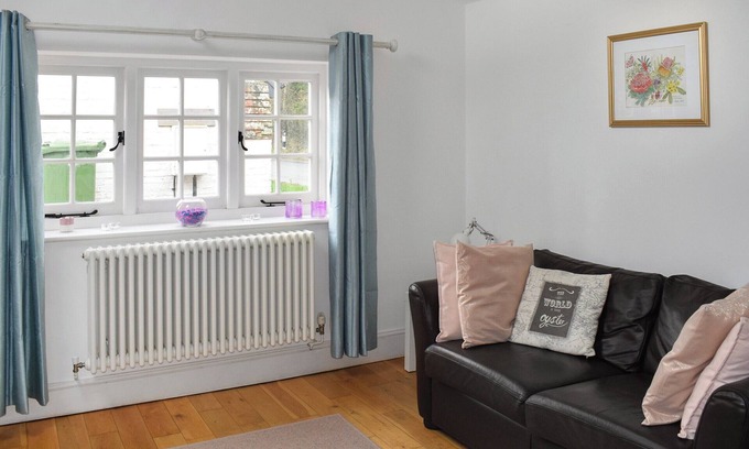 Scaynes Hill Cabaña | UK46354 - Old Chimneys Cottage