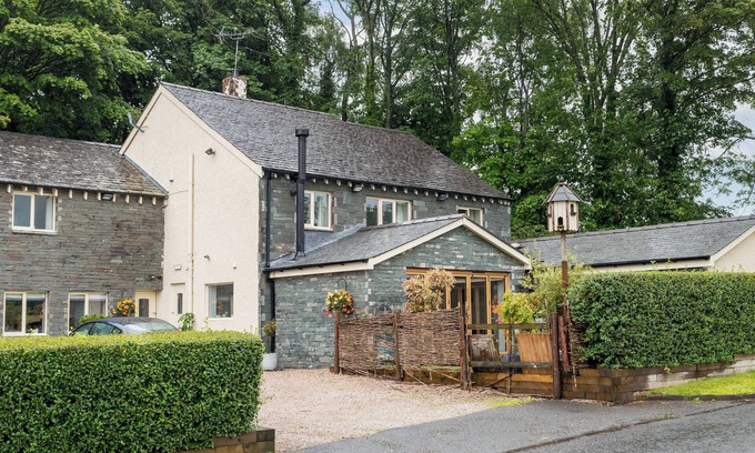 Watermillock Cabaña | ULLSWATER VIEW APARTMENT, with a garden in Ullswater