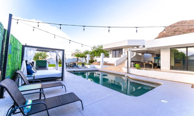 Paradise Valley Village Casa | Mountaintop Home Sleeps12-24 Pool/Billards/HotTub