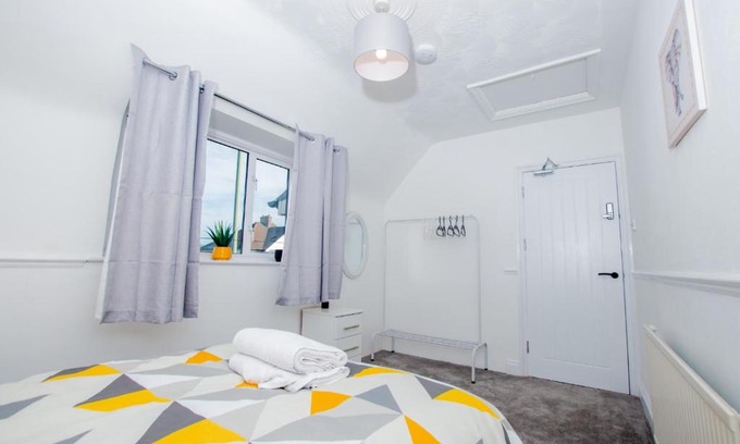 London Borough of Bromley Casa | Ultimate Comfort 4-Bedroom Property for 7 People