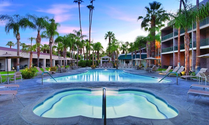 Uptown Design District Complejo | ¡El mejor oasis del desierto!