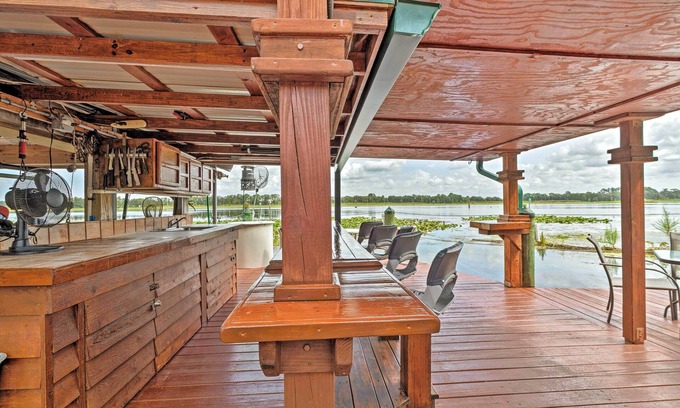 Citrus Springs Casa | Ultimate Fisher's Retreat on Lake Rousseau!