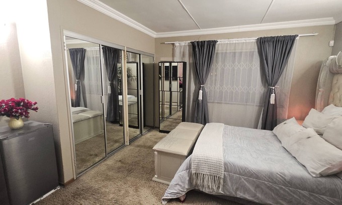 Witfield Casa | Ultimate Getaway:Entertainer's Dream 4BR House with Bar,Game R,&Dual Living Area