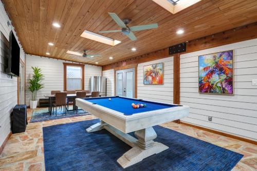Wetmore Casa | Ultimate Getaway Game Room Bbq Fire Pit Office