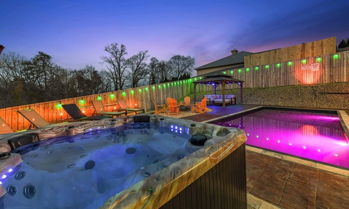 Boyds Creek Casa | Ultimate Heated Backyard Pool | Huge Game Room!