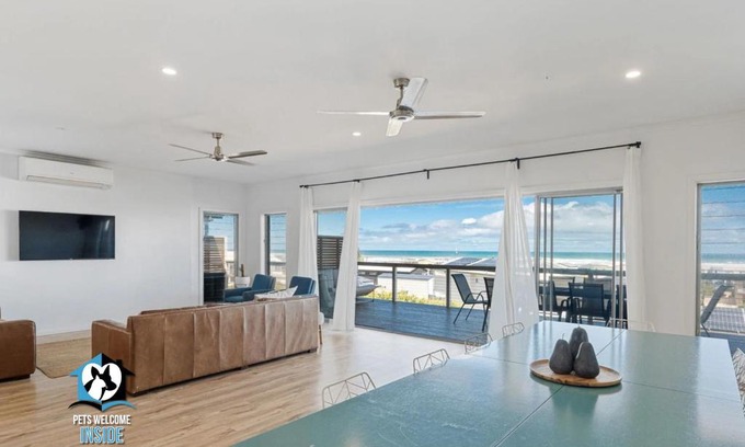 Middleton Casa | Ultimate in Middleton Coastal Style with Views Sleeps 10
