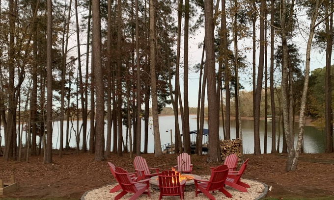 Seneca Casa | casa de Clemson / Lago Hartwell con grandes vistas de agua en cala privada de aguas profundas!