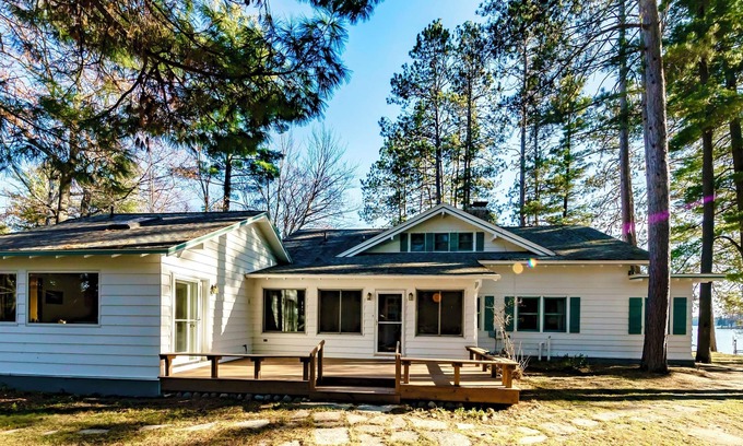 Eagle River Casa | Ultimate Lakefront Getaway: 3 Piers, Wildlife Adventures, & Spectacular Sunsets!