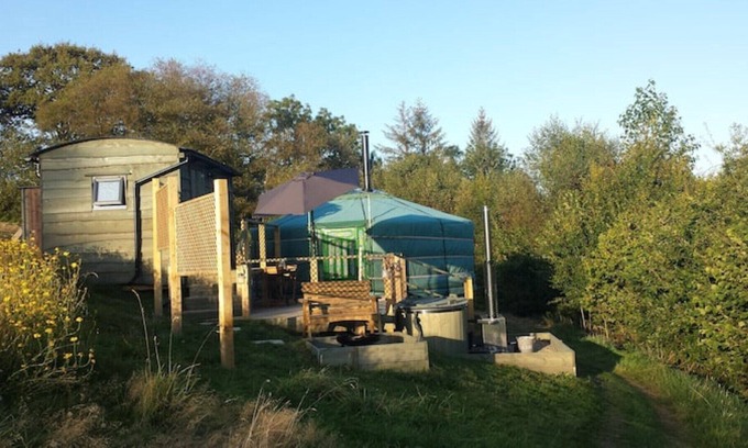 Cribyn Cabina | Ultimate Luxury Yurt Experience With Hot Tub - Lake Yurt