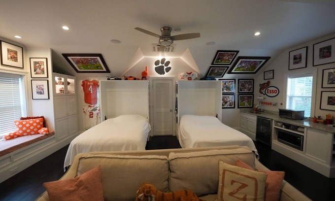 Columbia Apartamento | Ultimate Man Cave in the Wrong City
