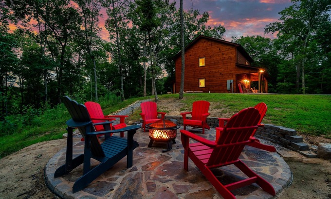 Sevierville Cabina | Ultimate Privacy! Hot Tub and Fun Game Room