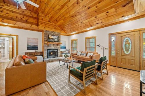 Sevierville Apartamento | Ultimate Smoky Escape W Fun Games Hot tub & more
