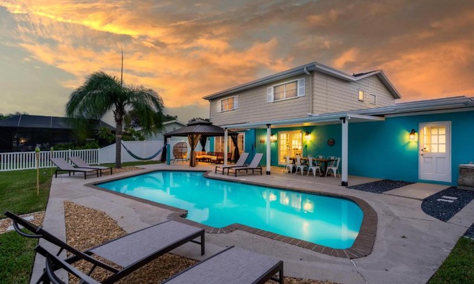 Bay Crest Park Casa | Ultimate Waterfront Oasis Heated Pool & Boat Dock