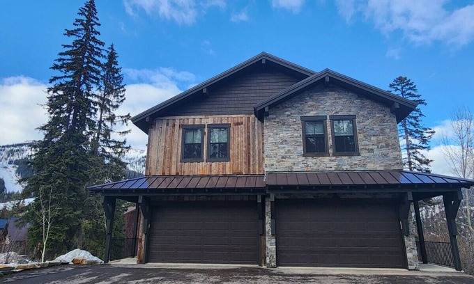 Whitefish Casa | Ultimate Whitefish Mountain Home, Sleeps 44, 17BD 12BA, Incredible Space!