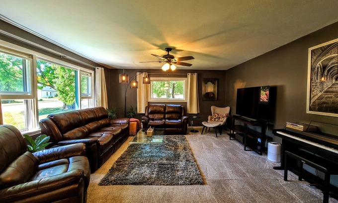 Boyne City Casa | Ultra Comfy, Clean & Spacious, Private Home in Boyne | Dogs Ok! | Walk to Town