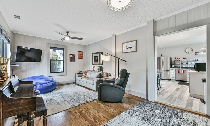 West End Casa | ¡Nuevo listado! Percha cómoda cerca del centro