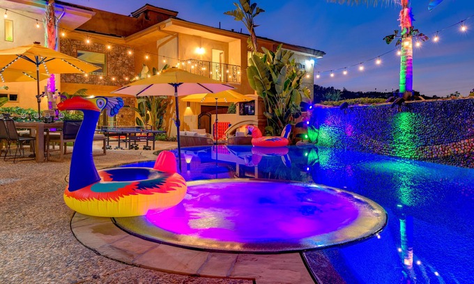 Escondido Casa | ULTRA Exclusive Massive Dream Home! Pool+Spa+Views+Sleeps 30!