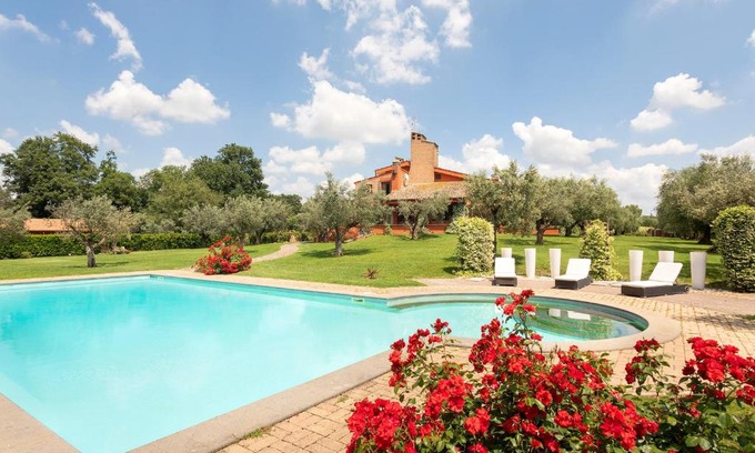 Zona III Marcigliana Villa | Ultra Luxe Villa w Stunning Pool Paradise