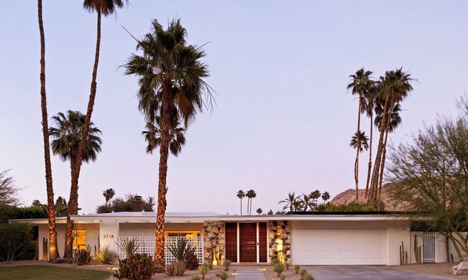 Indian Canyon Casa | Ultra-Luxe Private Mid-Century Estate - Pool, Spa, Sauna, Firepit , Views & More 3BD, 3BTH