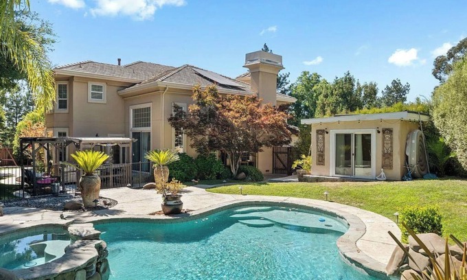 Walnut Creek Casa | Ultra-Luxurious 4BR 3BA bungalow with Pool, Jacuzzi, AC, Wifi in Walnut Creek