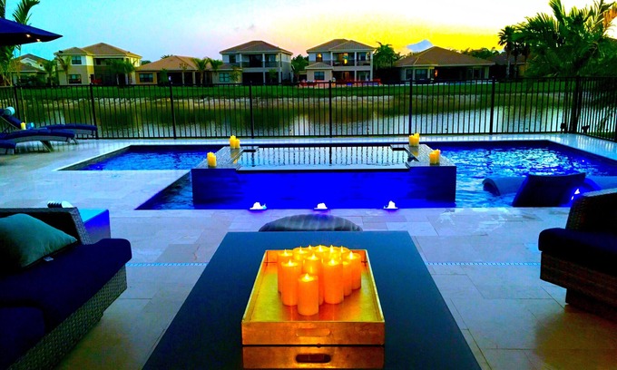 Naples Casa | ¡Ultra Luxury 6 Star Executive Waterfront Home! ¡Chic europeo! Piscina privada y spa