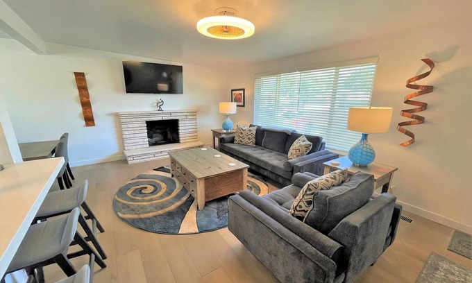 Millcreek Casa | Ultra Modern 7-bedroom House in a Quiet Neighborhood
