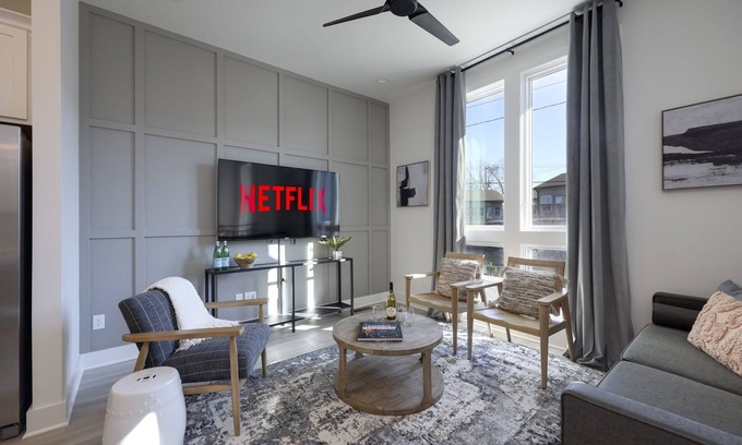 Maxwell Casa | Ultra Modern Townhome - Large Private Rooftop