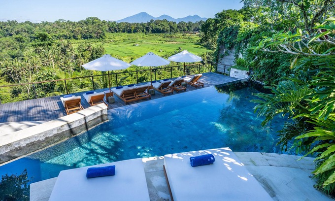 Sayan Hotel | Uma Kalai