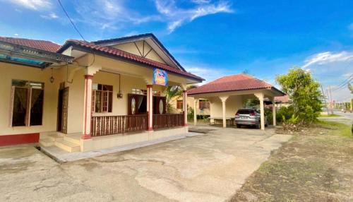 Kampung Banggul Peradung Casa | UMMI HOMESTAY Manir KT